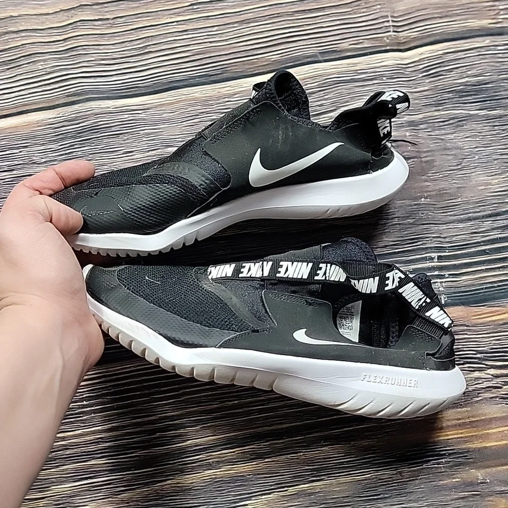 Nike Kids Size 5.5 Black Slip-On Shoes